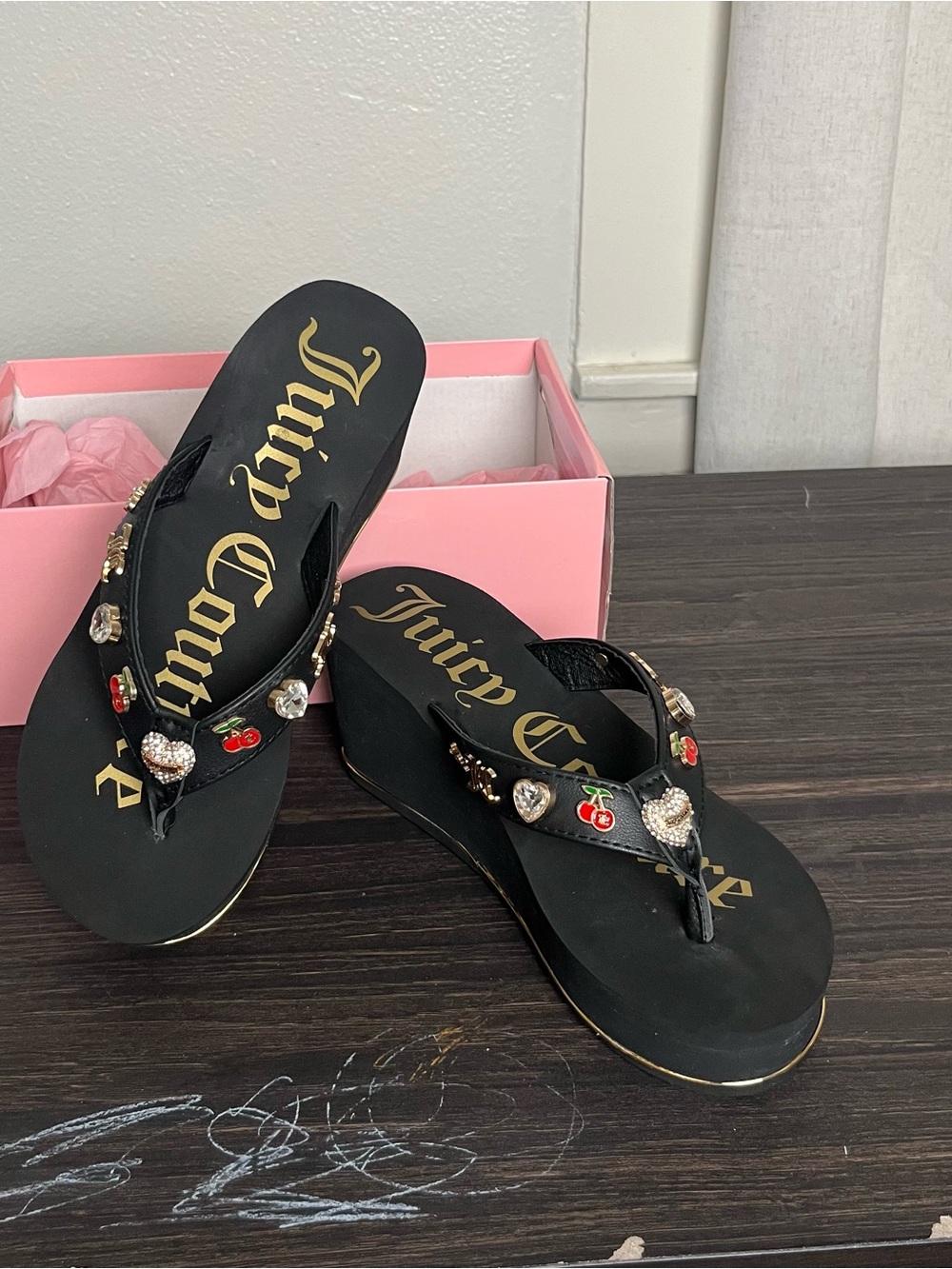 Juicy Couture Women's Black Embellished Wedge Flip Flops NIB size 8 cherry gold - Picture 1 of 7